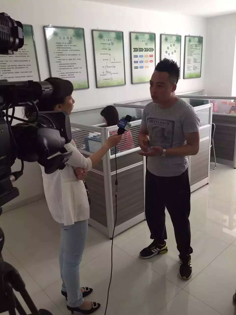 包头电视台采访